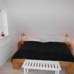 Koni-s-hus-2 *