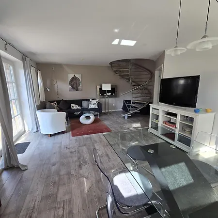 Koni-s-hus-2 *